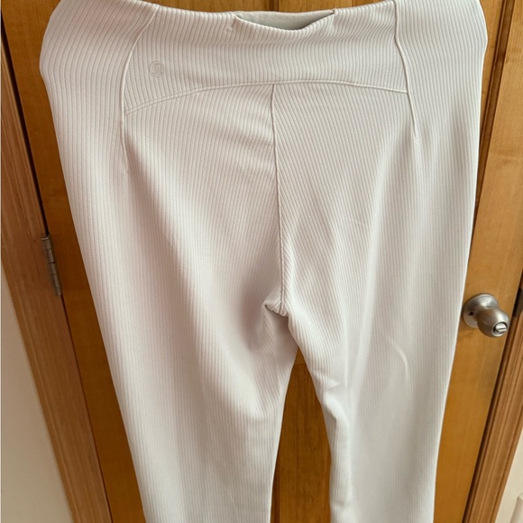 Lululemon Cropped Ribbed Softstreme Zip Leg Light Vapor 10 Like New - Picture 2 of 3